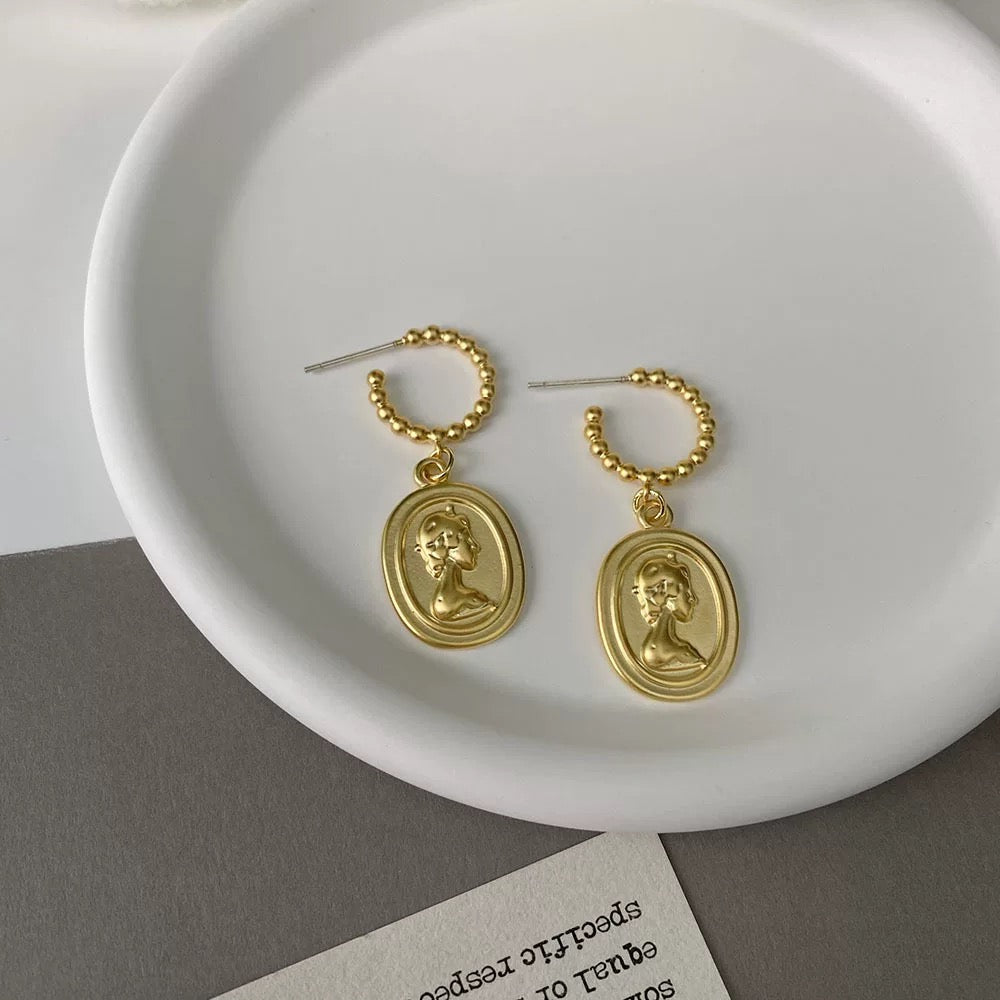 Eternal Cameo Golen Earrings
