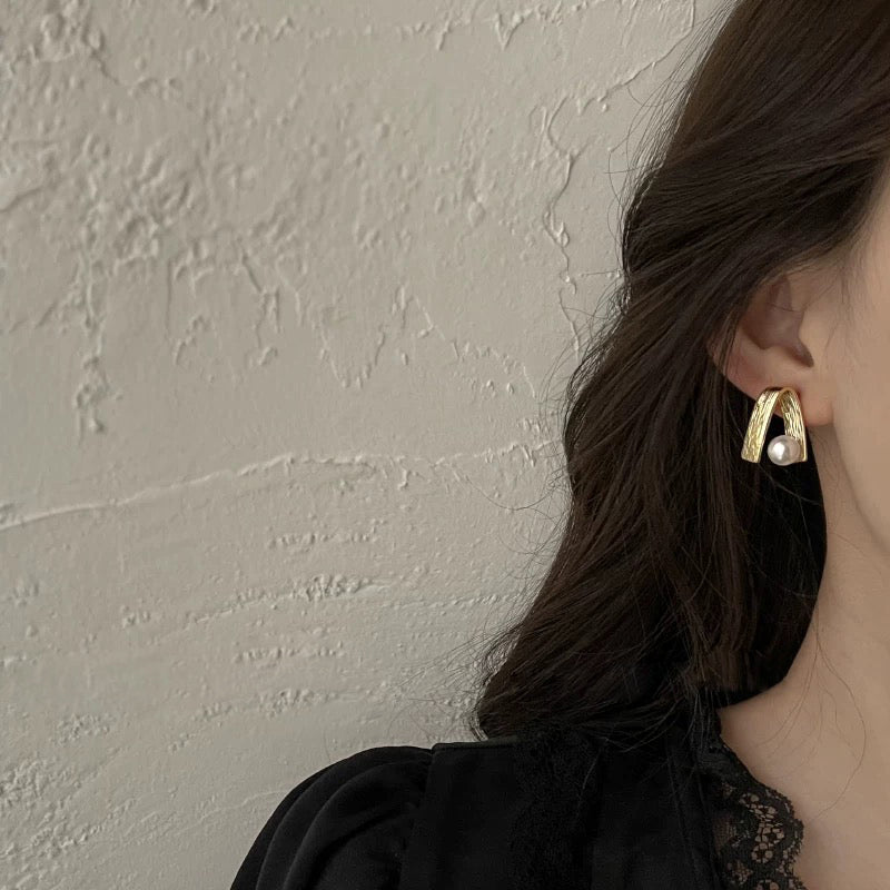 Golden Arch Pearl Earrings