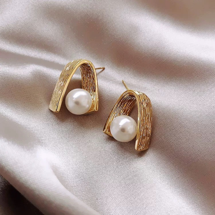 Golden Arch Pearl Earrings