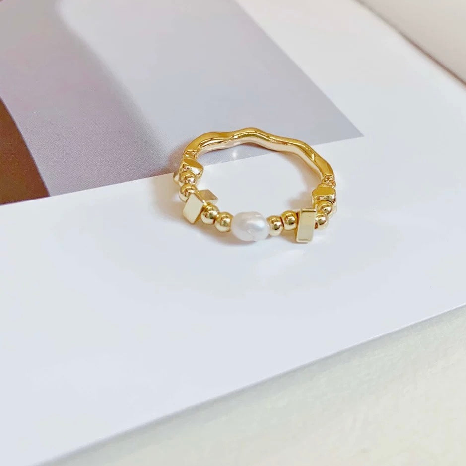 Sculpted Golden Pearl Ring
