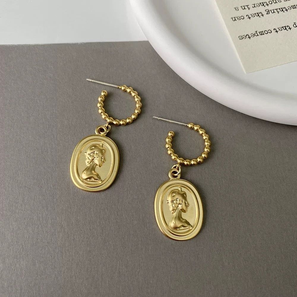 Eternal Cameo Golen Earrings