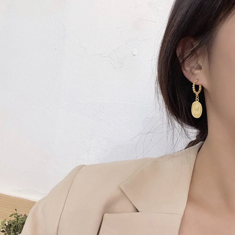 Eternal Cameo Golen Earrings